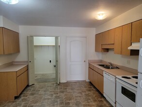 8324 Shawn Ridge Dr in Harrison, TN - Foto de edificio - Building Photo