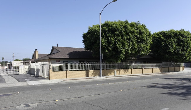 Wilshire Crest Apartments
