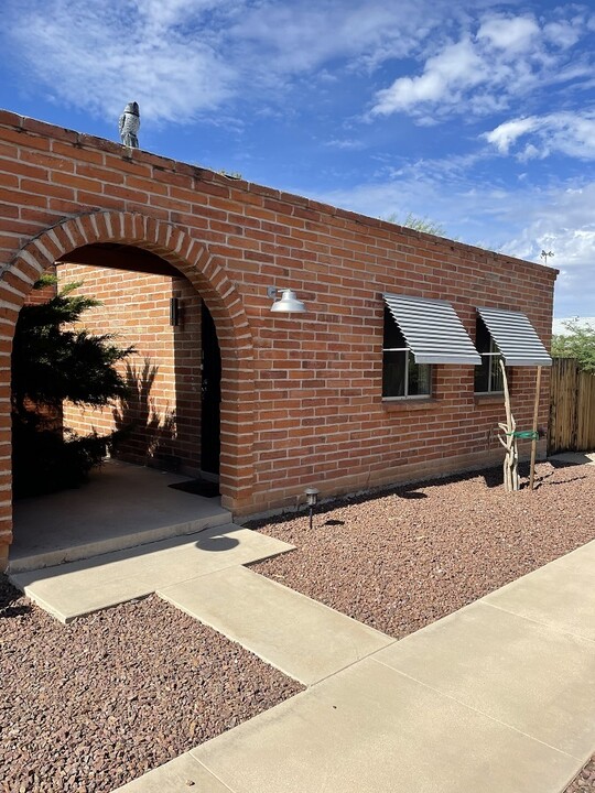 1219 N Dodge Blvd in Tucson, AZ - Building Photo