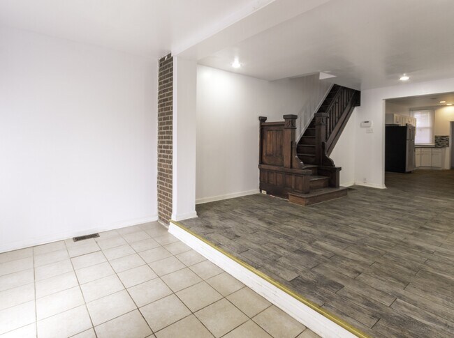 5607 Springfield Ave in Philadelphia, PA - Foto de edificio - Building Photo