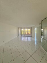 1920 Sabal Palm Dr in Davie, FL - Building Photo - Building Photo