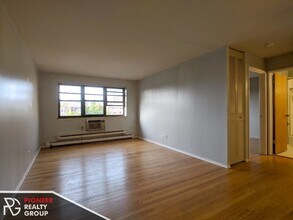 665 W Wrightwood Ave, Unit #660-411 in Chicago, IL - Building Photo - Building Photo