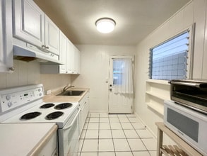 1279 Manulani St in Kailua, HI - Building Photo - Building Photo