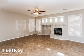 8645 Radiant Ruby Ave, Unit B-325 in Las Vegas, NV - Foto de edificio - Building Photo