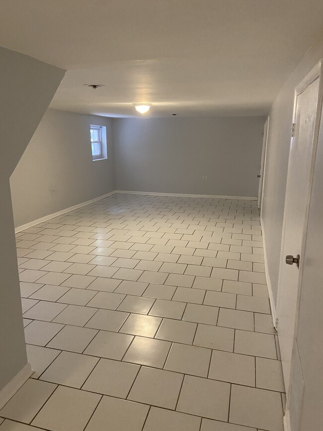 3425 N Harding Ave, Unit Garden Apt in Avondale in Chicago, IL - Building Photo - Building Photo