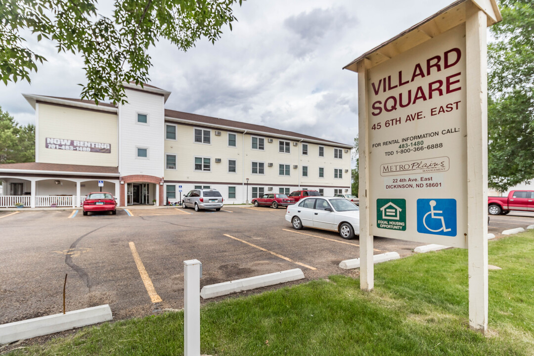 Villiard Square in Dickinson, ND - Foto de edificio