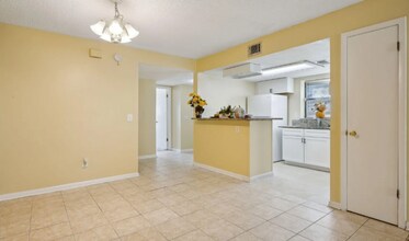 5541 Greatpine Ln N in Jacksonville, FL - Building Photo - Building Photo