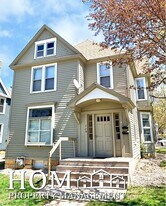 229 Center St, Unit 1 in Mankato, MN - Building Photo