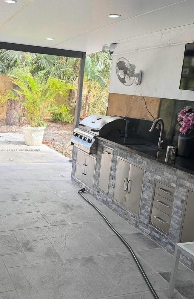 16561 NW 19th Ave in Opa Locka, FL - Building Photo - Building Photo