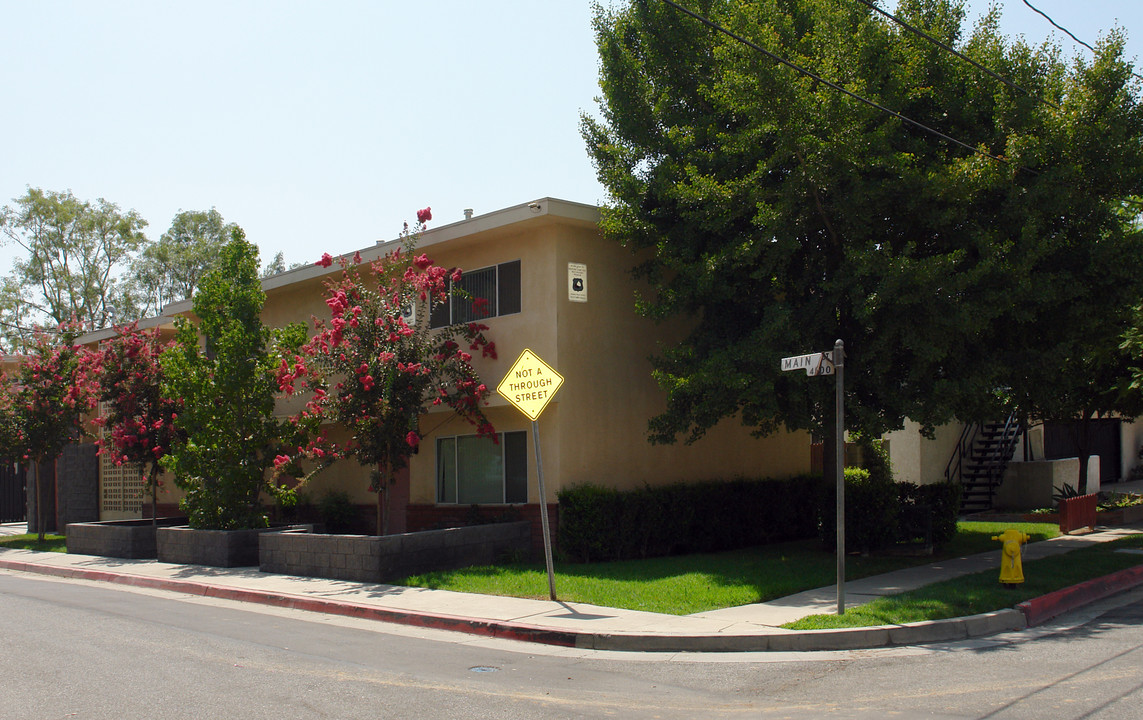 4509 Main St in Riverside, CA - Foto de edificio