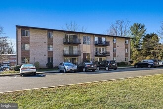 4106 Mangalore Dr, Unit 401 in Annandale, VA - Building Photo - Building Photo
