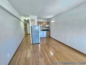 1110 Commonwealth Ave, Unit 502 in Boston, MA - Foto de edificio - Building Photo