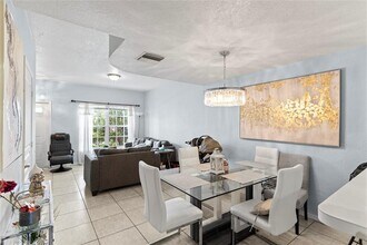 7856 Dixie Beach Cir in Tamarac, FL - Building Photo - Building Photo