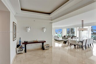 10101 Collins Ave in Bal Harbour, FL - Foto de edificio - Building Photo