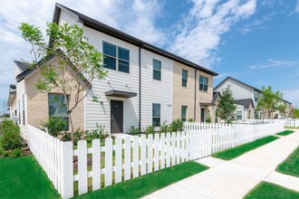 Townhomes at Princeton Meadows in Princeton, TX - Foto de edificio - Building Photo