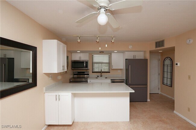1023 Anglers Cove in Marco Island, FL - Building Photo - Building Photo
