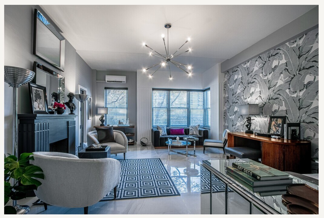2421 Lake Pancoast Dr, Unit 1c in Miami Beach, FL - Foto de edificio