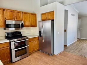 21600 Whittington St in Farmington Hills, MI - Building Photo - Building Photo