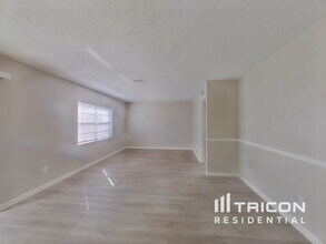 7913 Singing Ct Pl in Tampa, FL - Building Photo - Building Photo