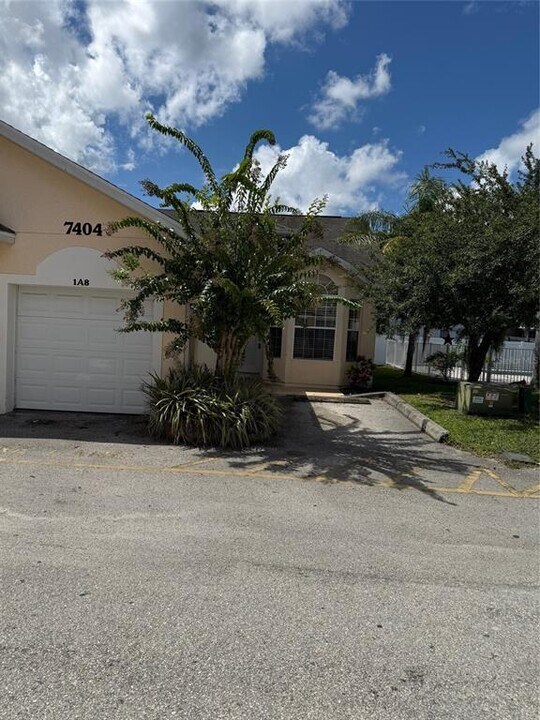 7404 Lago De Oro in Orlando, FL - Foto de edificio