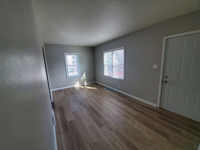 1404 E 25th St in Des Moines, IA - Foto de edificio - Building Photo