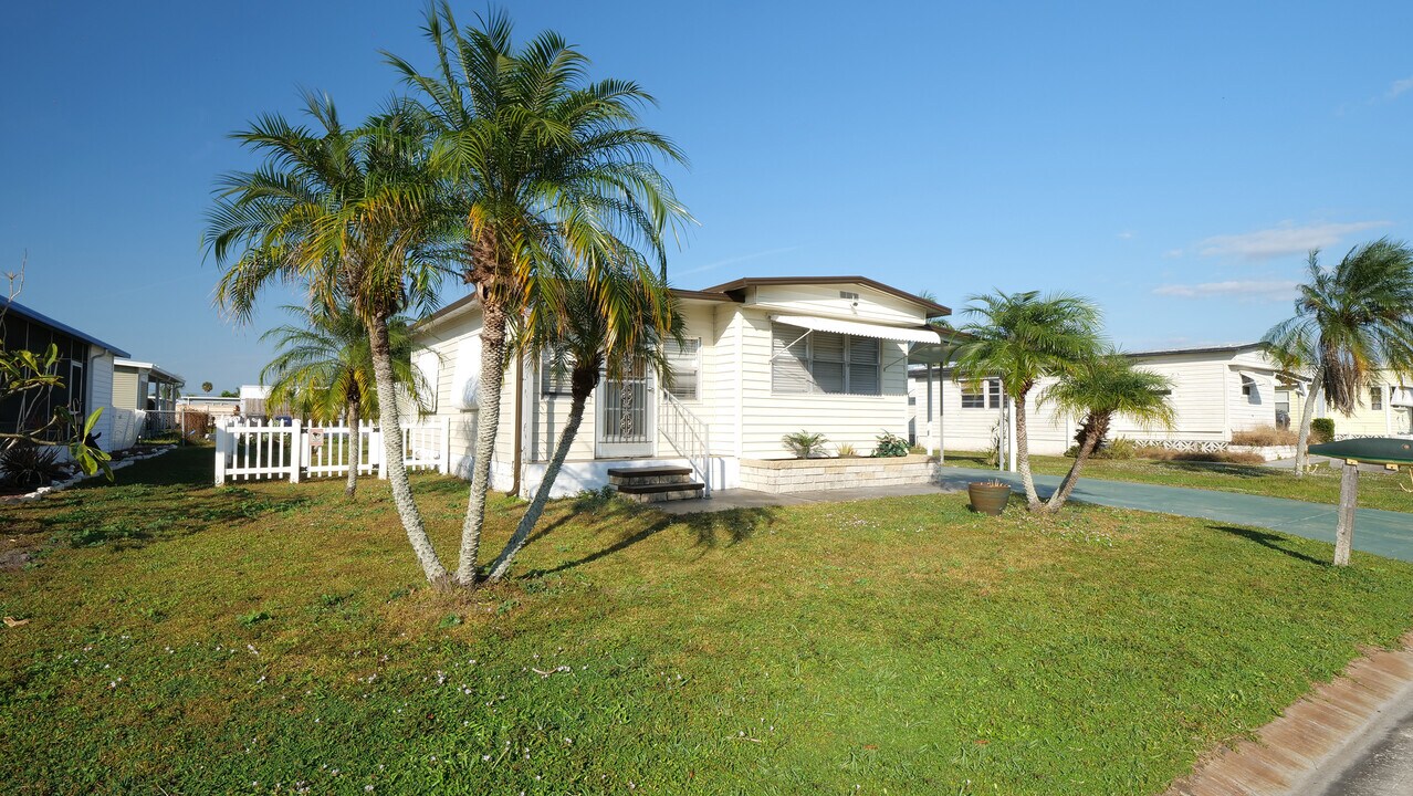 209 50th Avenue Plz E in Bradenton, FL - Building Photo