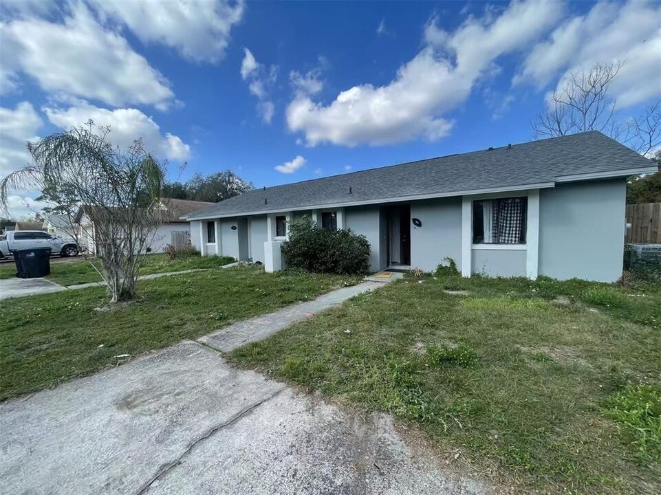 9767 Piney Point Cir in Orlando, FL - Building Photo