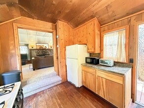 54059 Montgomery in Idyllwild, CA - Foto de edificio - Building Photo