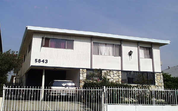 5843 Willoughby Avenue, in Los Angeles, CA - Building Photo - Building Photo