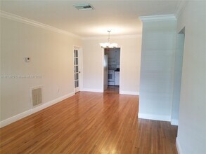 3915 SW 60th Ave in Miami, FL - Building Photo - Building Photo