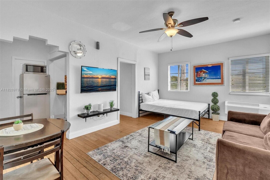 8415 Harding Ave in Miami Beach, FL - Building Photo