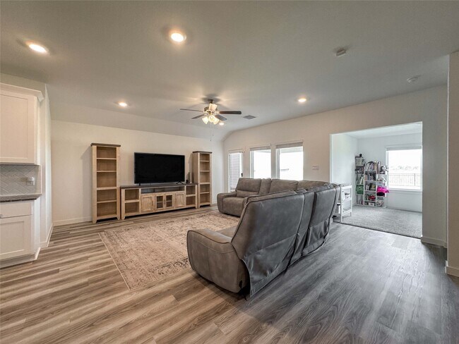 8706 Marlow Dr in Texas City, TX - Building Photo - Building Photo