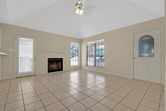 2016 Castle Gate Cir in San Marcos, TX - Building Photo - Building Photo