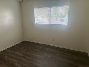 112 Garnsey Ave in Bakersfield, CA - Building Photo - Building Photo