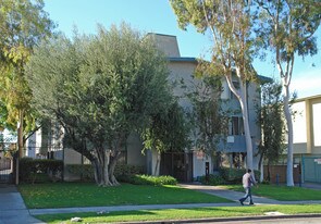 St Andrews in Los Angeles, CA - Building Photo