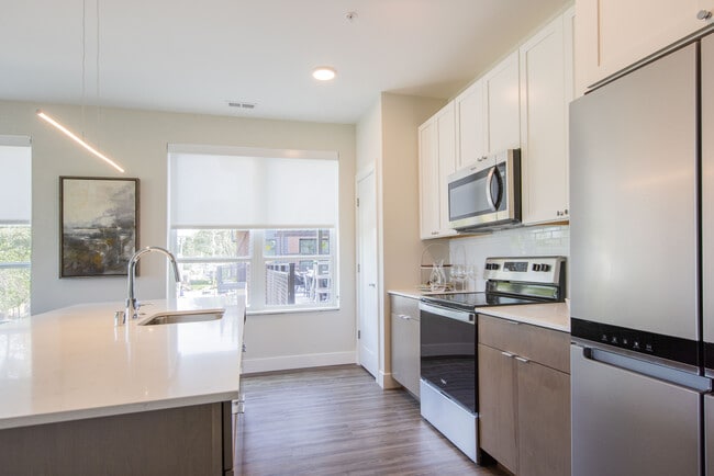 Lake Terrace Apartment in Downtown Kenosha! in Kenosha, WI - Building Photo - Interior Photo