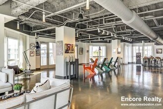 126 Border St in Boston, MA - Foto de edificio - Building Photo