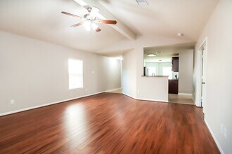 12066 Quartersawn Ln in Pinehurst, TX - Building Photo - Building Photo