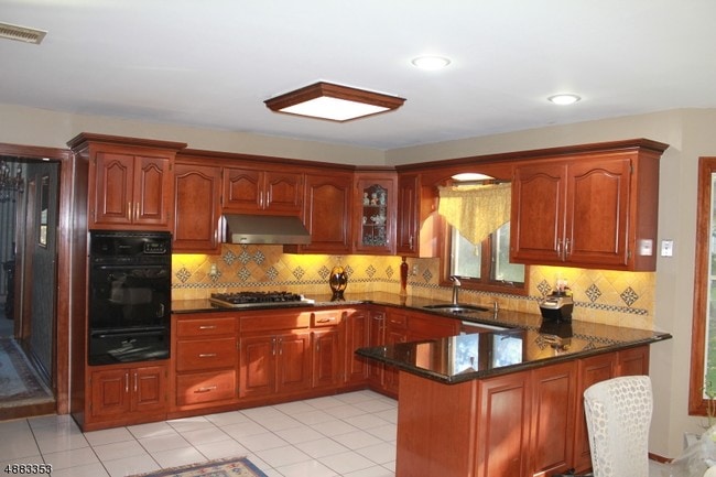 5 New Castle Ct in Morris Plains, NJ - Building Photo - Building Photo