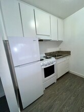Alpine Terrace Apartments in Canoga Park, CA - Building Photo - Building Photo
