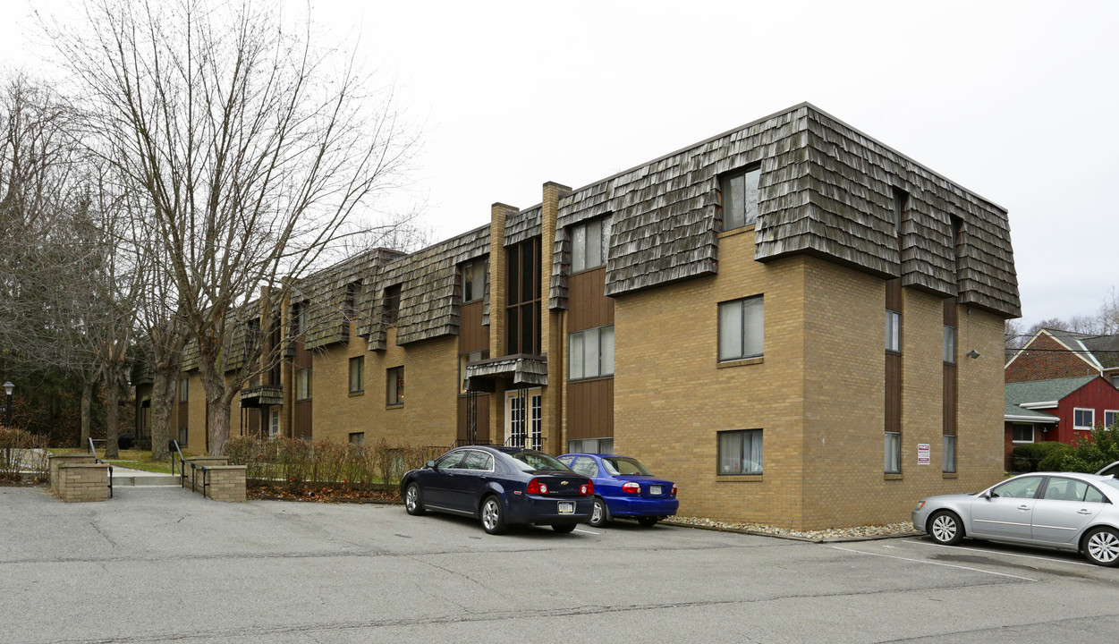 815 Charles St in Carnegie, PA - Foto de edificio