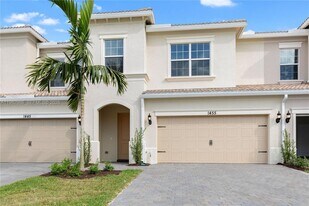 1455 Silk Oak Dr in Hollywood, FL - Building Photo