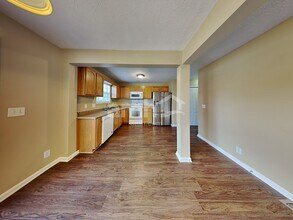 2740 N Whitfield Rd in Clarksville, TN - Foto de edificio - Building Photo