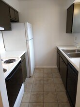 8041 Pippin Rd, Unit E-1 in Cincinnati, OH - Foto de edificio - Building Photo
