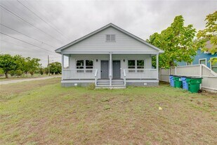 412 Booth St in Taylor, TX - Building Photo