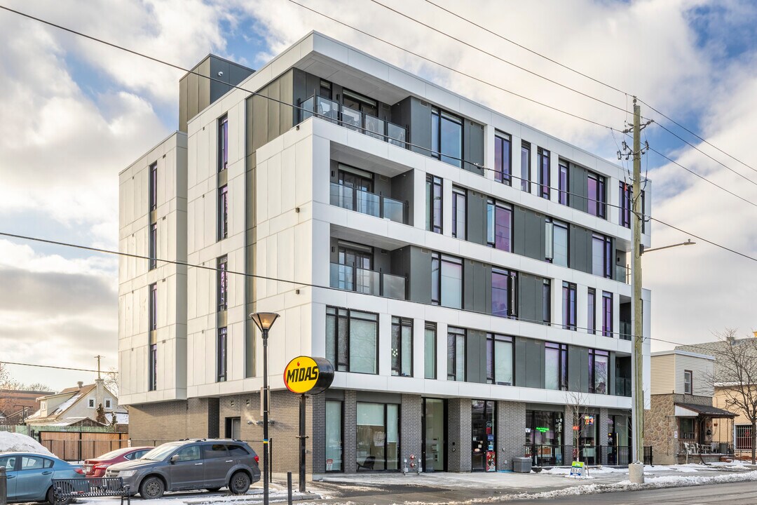 444 Bronson Apartments in Ottawa, ON - Building Photo