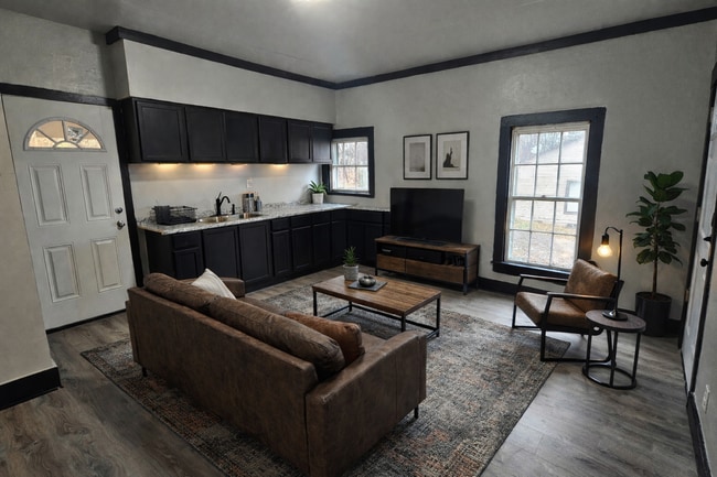 property at 118-118.5-1185 Wood St