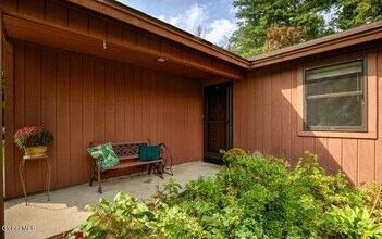 24 Thimbleberry Rd in Ballston Spa, NY - Building Photo - Building Photo