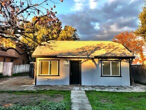 12698 1st Dr in Cutler, CA - Building Photo - Building Photo