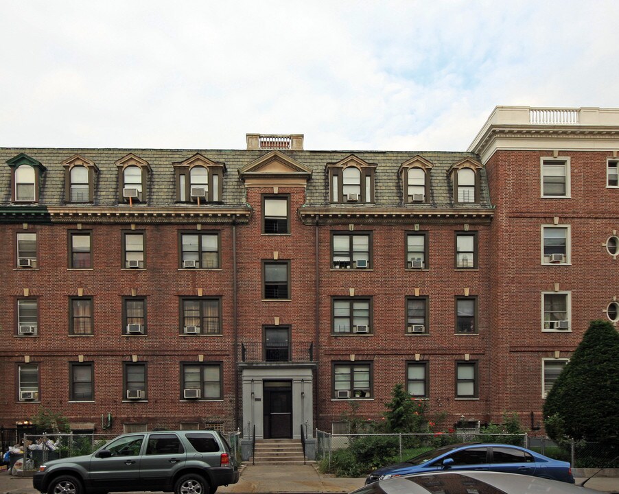 3722 86th St in Flushing, NY - Building Photo